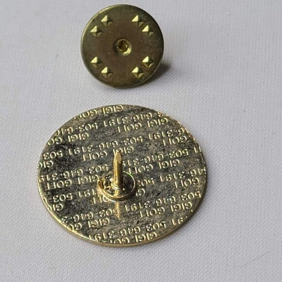 City of Wilsonville Oregon OR Volunteer Lapel Pin Serving With Pride - Picture 4 of 5